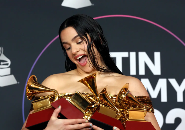 Rosalía se lleva la noche en los Latin Grammy 2022